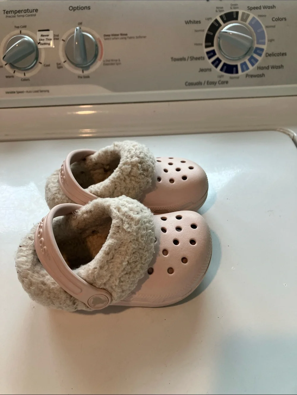 CROCS Kids Light Pink Fuzz-Lined Clog toddler 7